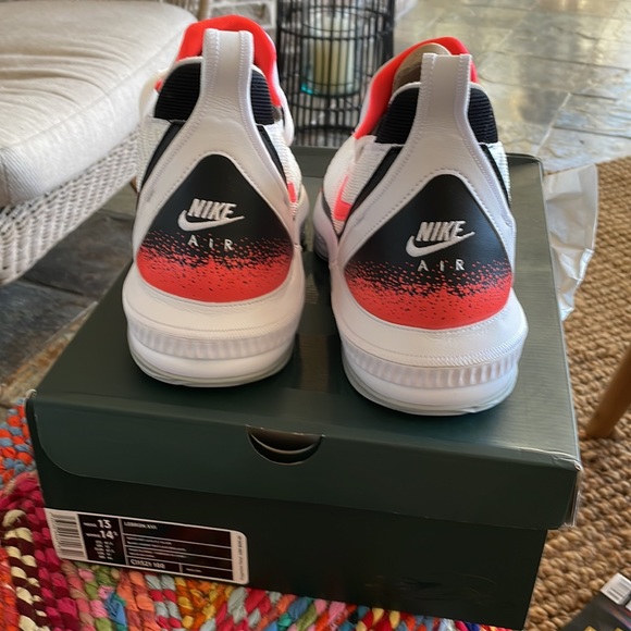 Nike Lebron XVI - Picture 4 of 5